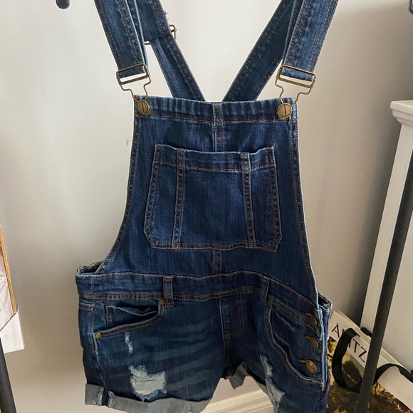 Overalls in a dark jean - Picture 3 of 3